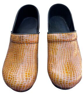 Sanita Professional Clogs Tan Croc Patent Leather Nursing EU41 US10